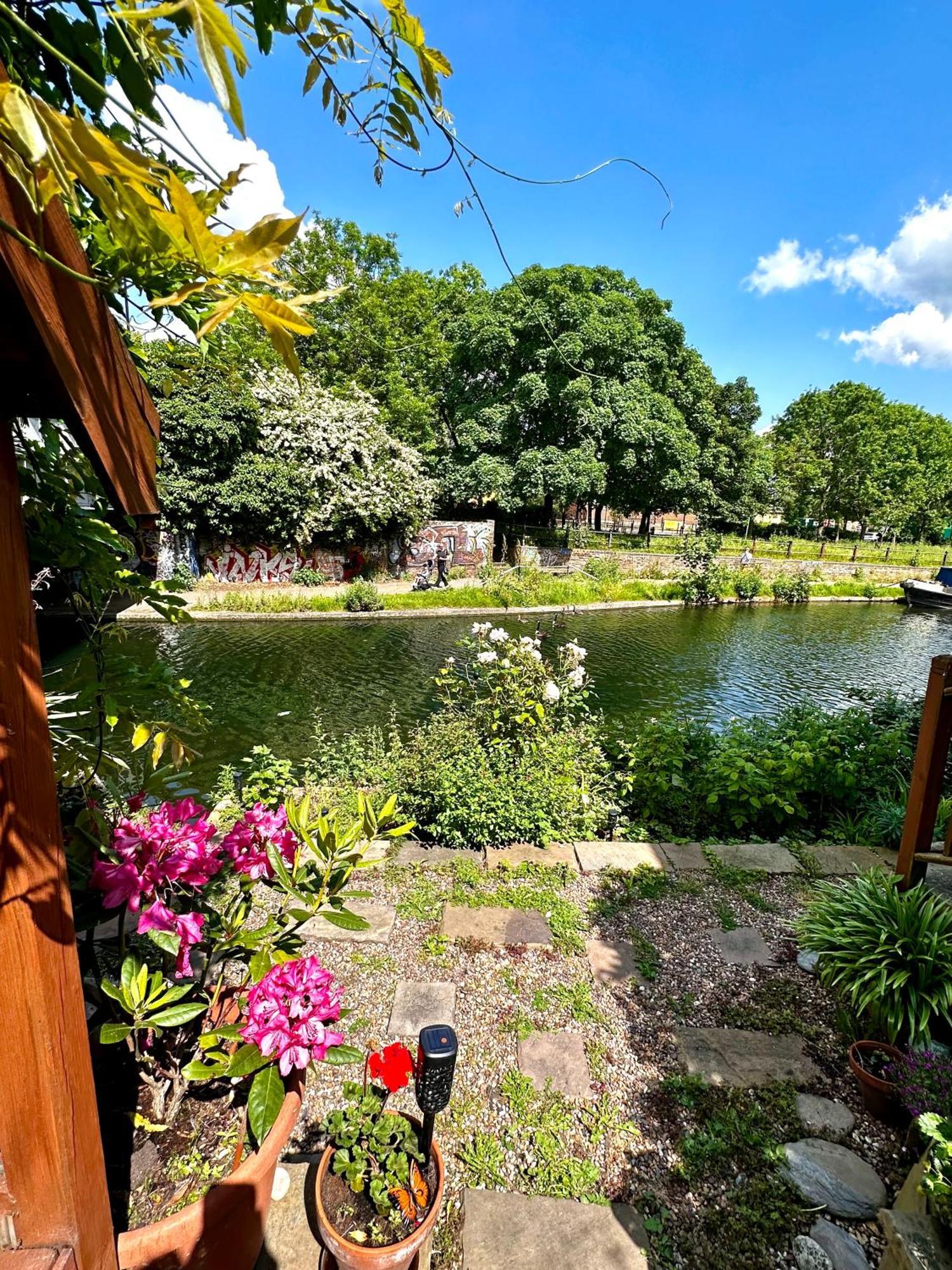 Canal View House: City Of Oasis